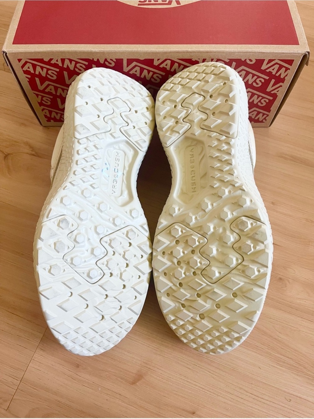 Vans UltraRange Neo VR3 Shoe
Women 8.5 US - Picture 8 of 8
